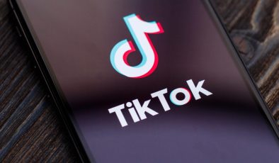 Aşırı sağcılar TikTok’ta gençlerin peşinde