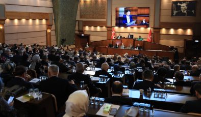 İBB Meclisi, belediye mülklerinin AK Partili belediyelere ve TÜGVA’ya tahsisini iptal etti