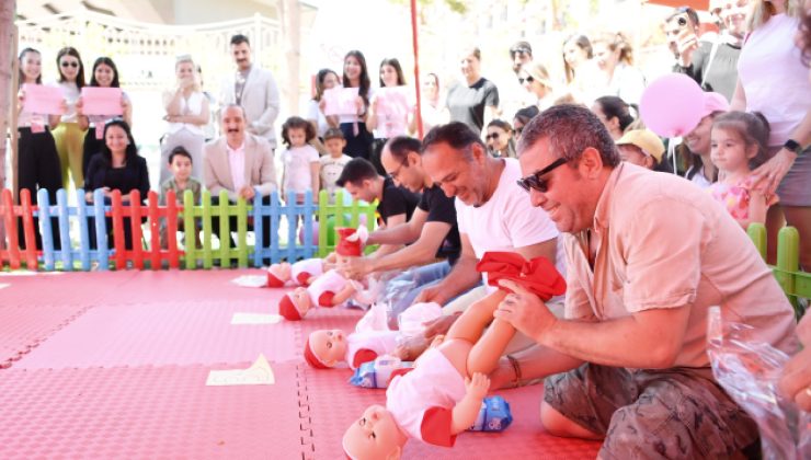 Konyaaltı’da, babalar bebek bezi bağlayarak yarıştı