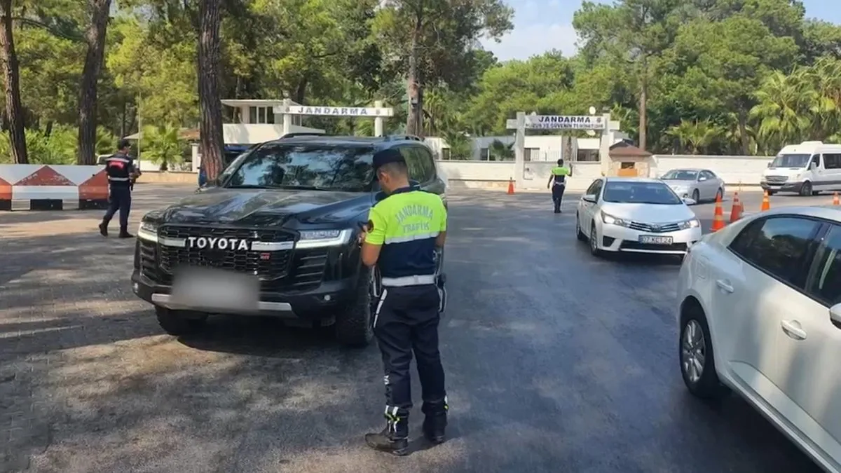 Çakar kullananlara ağır yaptırım: 96 bin TL ceza, 60 güne kadar trafikten men